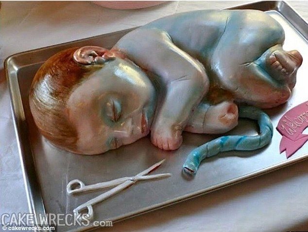 Celebra tu Baby Shower al mas puro estilo bizarro con estas tartas 6