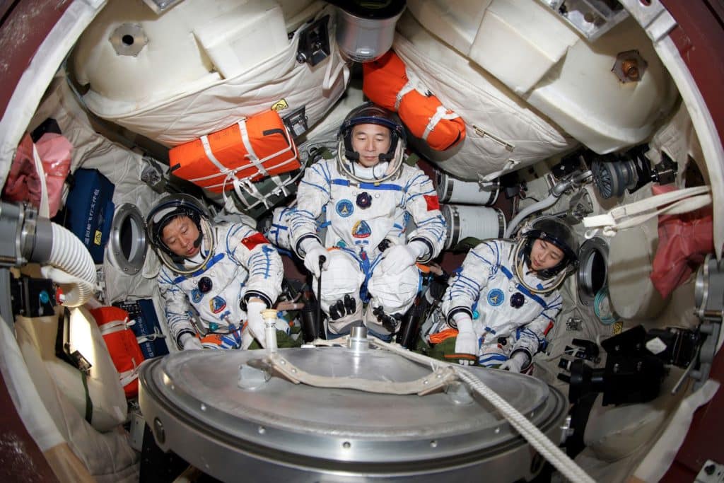 China acopla manualmente la cápsula Shenzhou 9 al módulo Tiangong 1 1