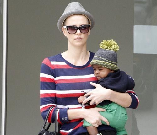 noticias cambio de look de Charlize Theron