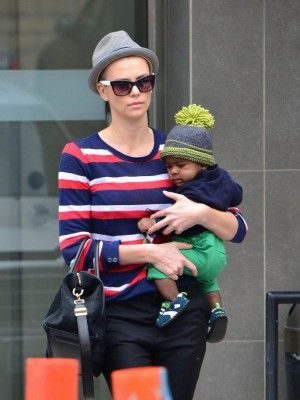 noticias cambio de look de Charlize Theron