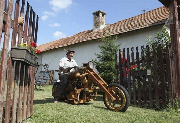 Moto de madera