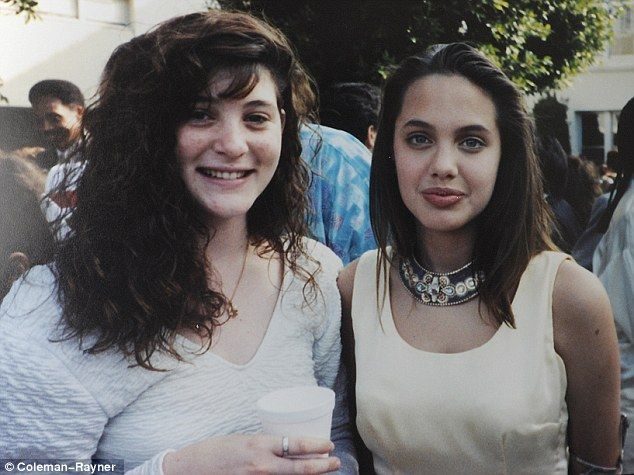 noticias Fotos desenterradas del pasado de Angelina Jolie 