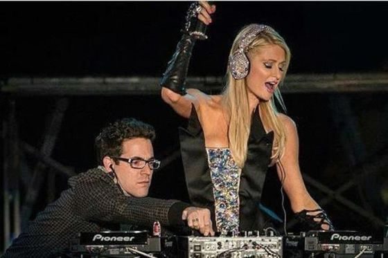 Desastroso debut de Paris Hilton como DJ 4 noticias Desastroso debut de Paris Hilton como DJ
