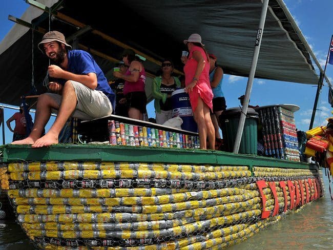 Beer Can Regatta, navegando en barcos hechos con latas de cerveza para incitar al reciclaje