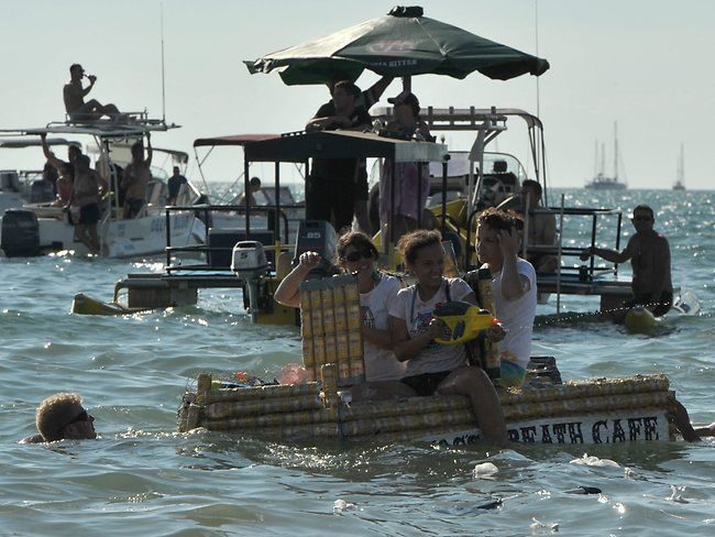 Beer Can Regatta, navegando en barcos hechos con latas de cerveza para incitar al reciclaje
