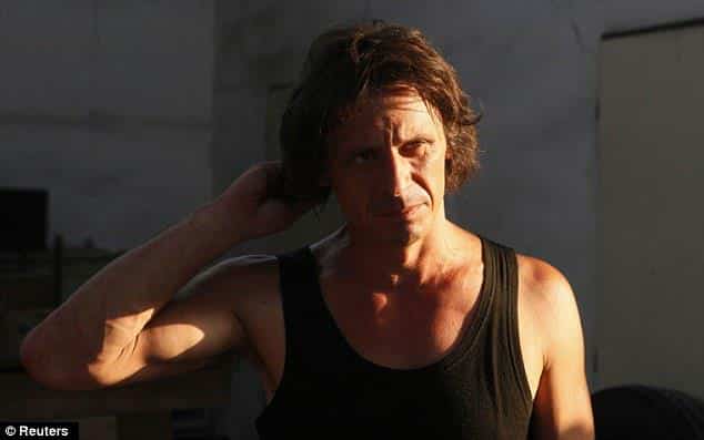 el-artista-david-cerny-transforma-un-clasico-autobus-londinense-0-28