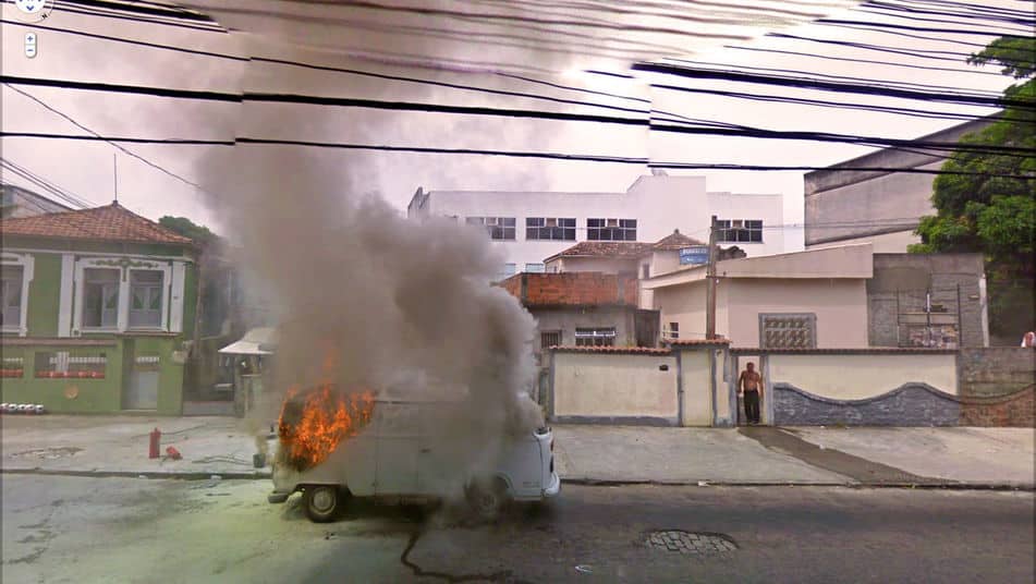 Las extrañas y fascinantes instantáneas escondidas en Google Street View 10