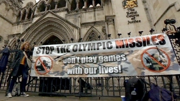 Vecinos de Londres protestan contra los misiles instalados en sus tejados 1 Vecinos de Londres protestan contra los misiles instalados en sus tejados 2