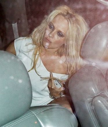 noticias noche de alcohol de Pamela Anderson