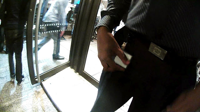 Atacado por llevar unas e-gafas en un McDonald’s parisino 7