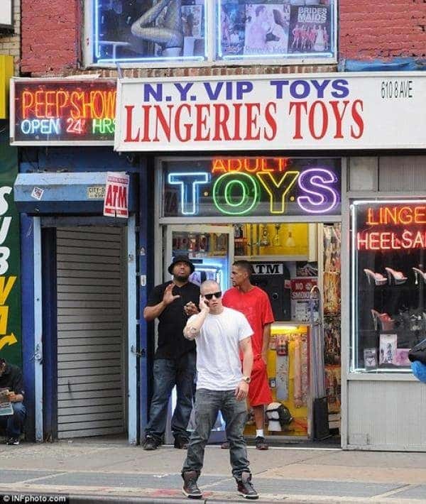 ¿Casper Smart le compró el regalo de cumpleaños a JLo en un sex shop? 2 noticias Casper Smart le compró el regalo de cumpleaños a JLo en un sex shop