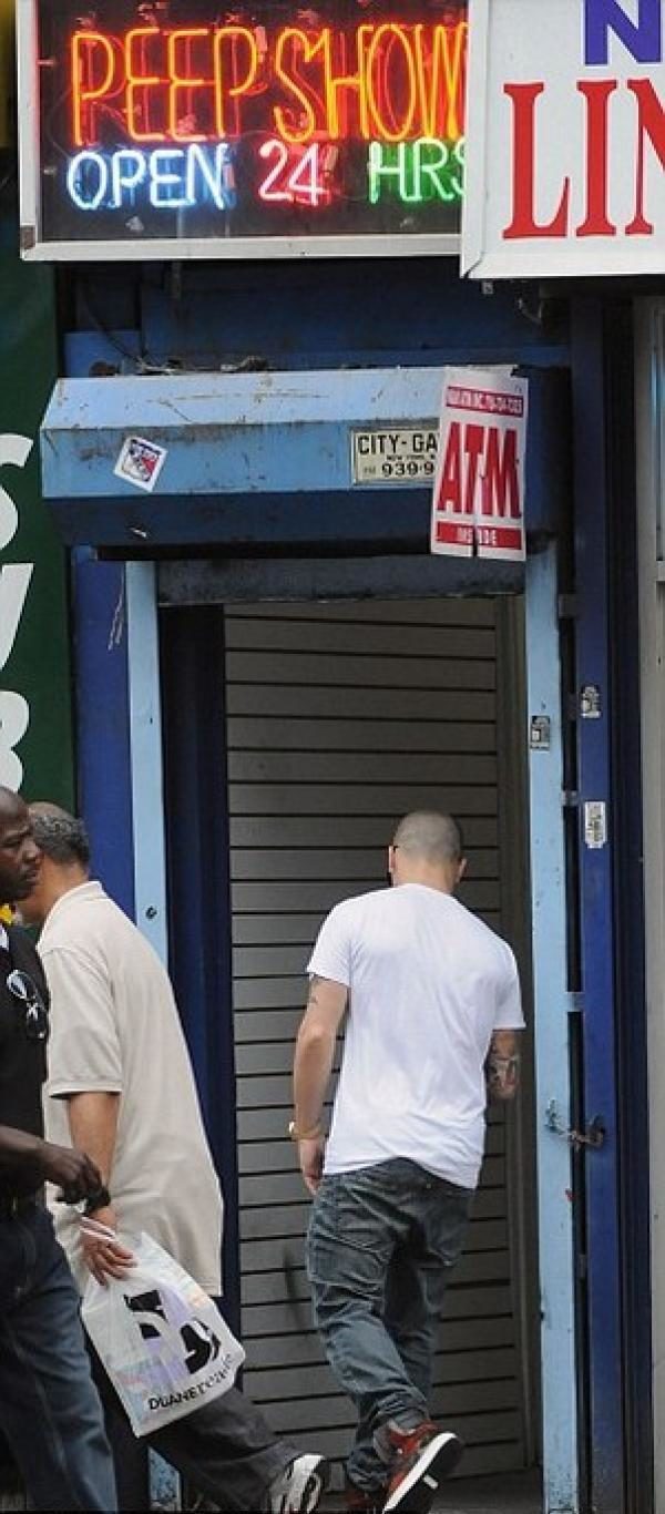 ¿Casper Smart le compró el regalo de cumpleaños a JLo en un sex shop? 3 noticias Casper Smart le compró el regalo de cumpleaños a JLo en un sex shop