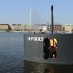Bromistas causan alerta en Hamburgo con una réplica a pedales de la torreta de un submarino 8