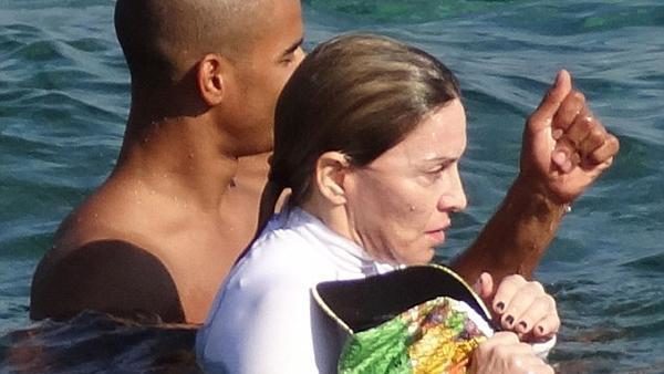 noticias El atípico look "playero" de Madonna en Francia