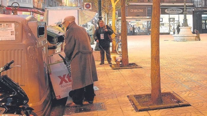 Tengo que buscar en la basura para llegar a fin de mes 6