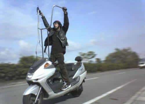 fotos-de-gente-haciendo-cosas-estupidas-extranas-raras-y-extravagantes-69