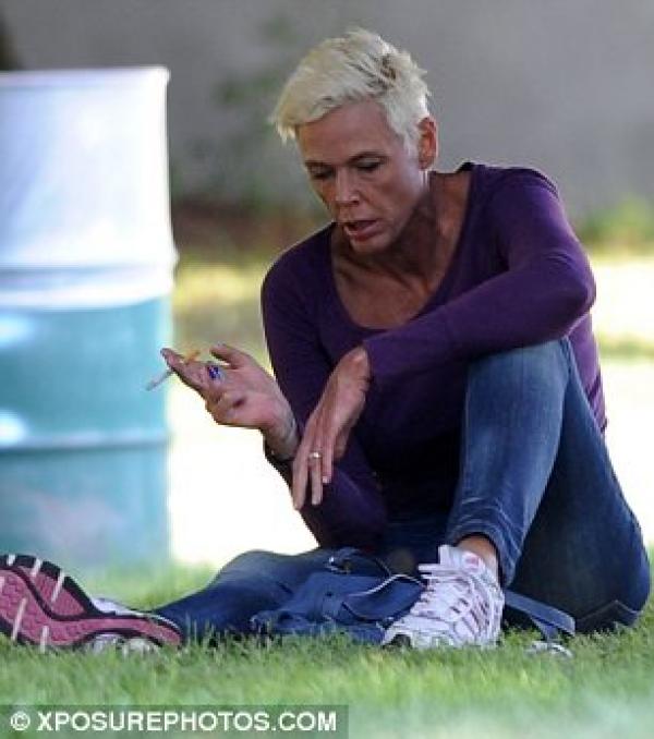 Brigitte Nielsen, ebria y desorientada en un parque 4