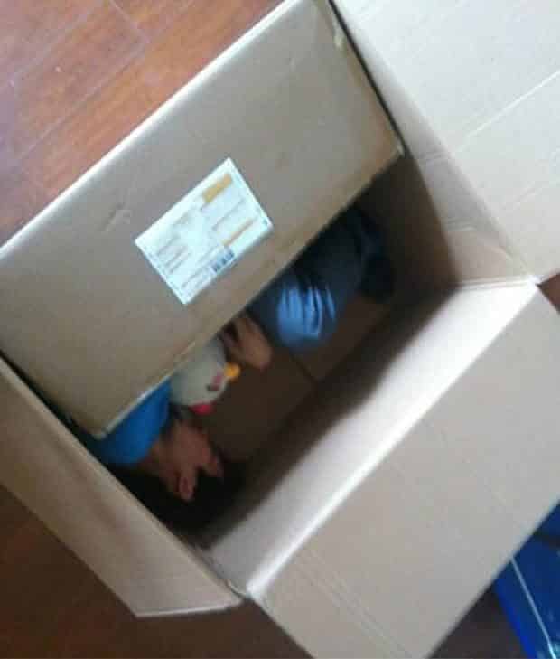 Un joven chino casi muere asfixiado al enviarse como regalo para su novia 6