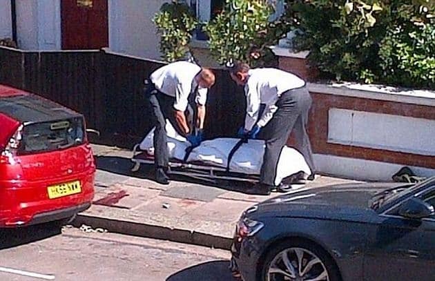 Un hombre cayó de un avión en pleno vuelo y se estrelló en el piso 1 Un hombre cayó de un avión en pleno vuelo y se estrelló en el piso 2