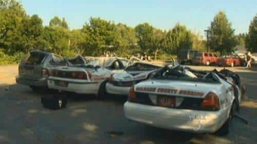 se-venga-de-la-policia-destrozando-7-coches-patrulla-3