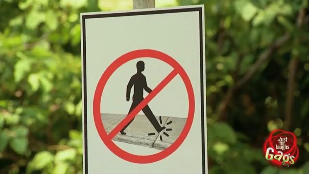 Prohibido pisar las grietas de la acera 1