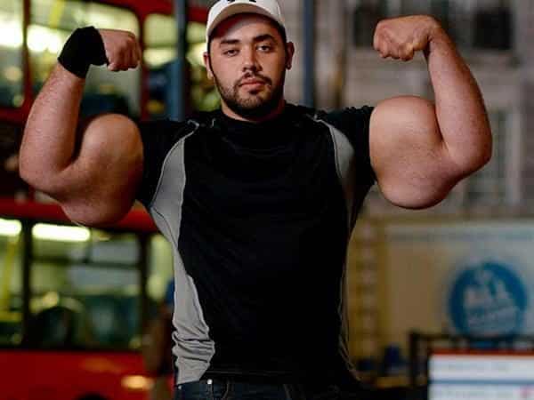 noticias hombre musculoso