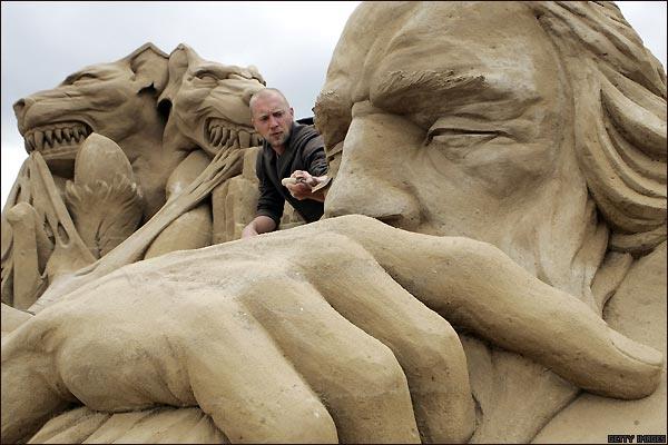 esculturas-hechas-de-arena-21