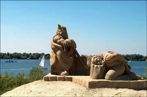 esculturas-hechas-de-arena-23