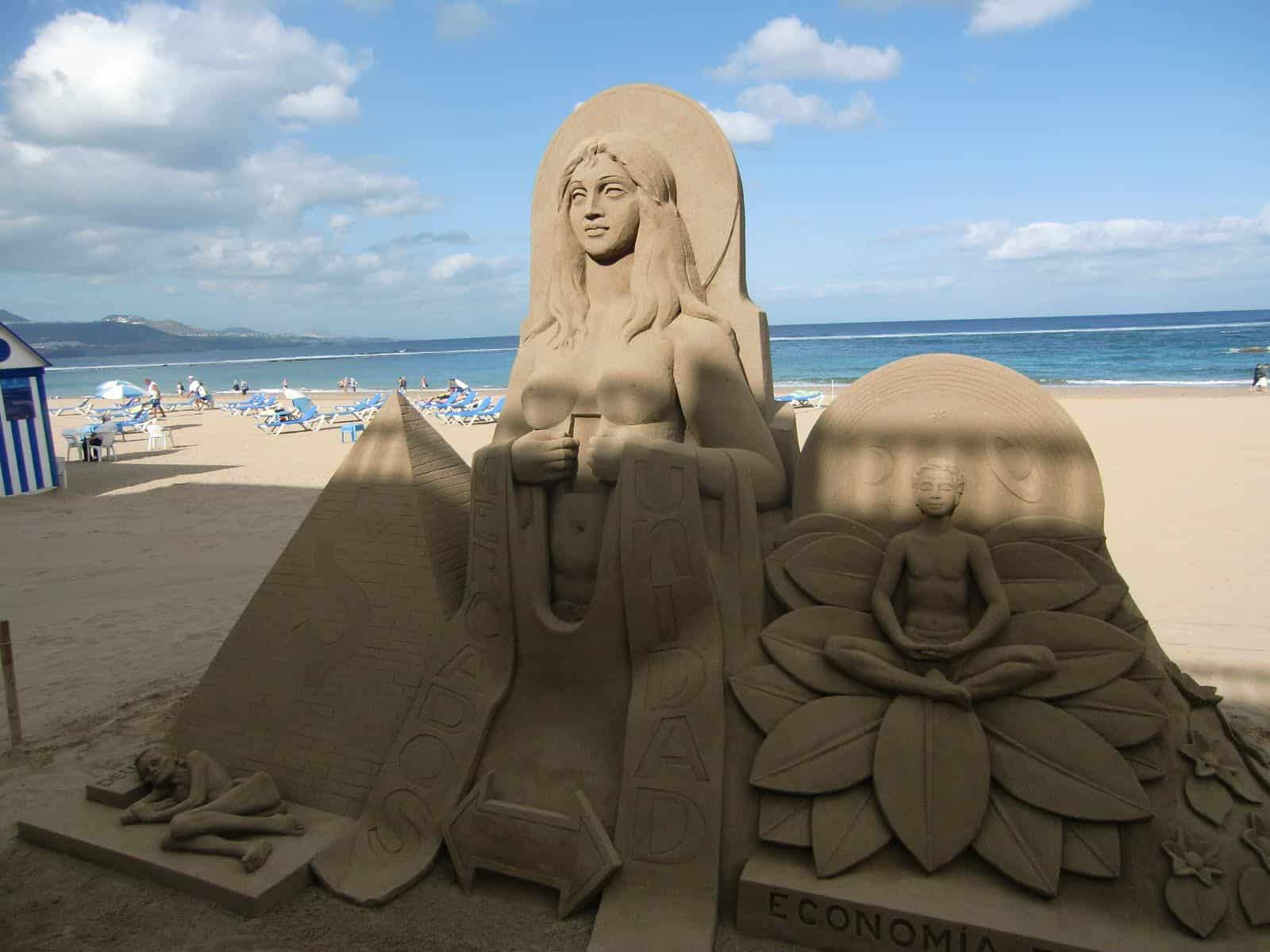 esculturas-hechas-de-arena-42
