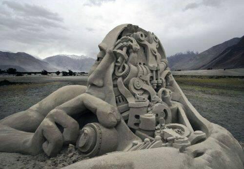 esculturas-hechas-de-arena-68