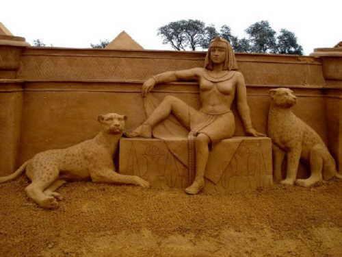esculturas-hechas-de-arena-75