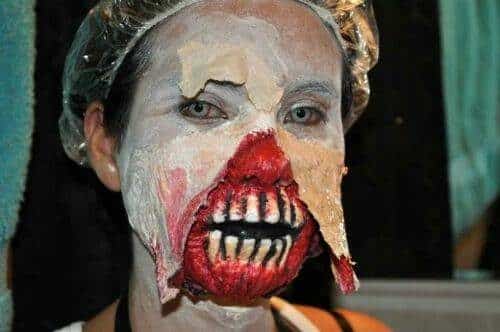 Excelente disfraz zombie para Halloween