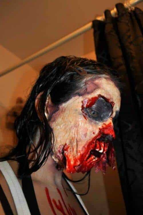 Excelente disfraz zombie para Halloween