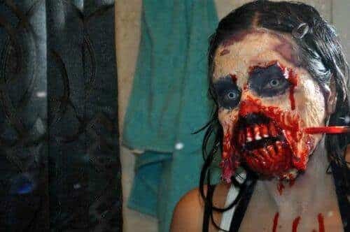 Excelente disfraz zombie para Halloween