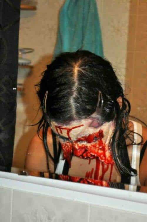 Excelente disfraz zombie para Halloween