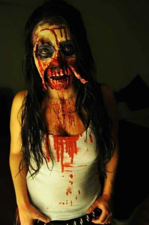Excelente disfraz zombie para Halloween