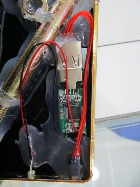 El interior de un disco duro de los chinos 6