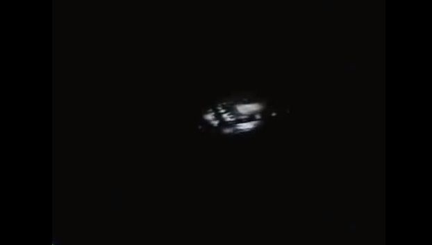 Un hombre logró filmar un OVNI desde la ventanilla de un avión 2