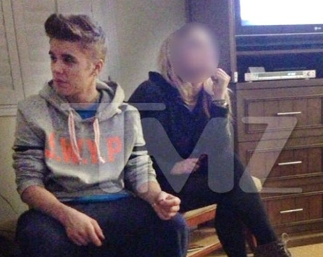 Unas fotografías muestran a Justin Bieber fumando un porro de Marihuana 4