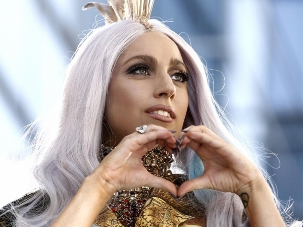 Lady Gaga fue operada de la cadera 19
