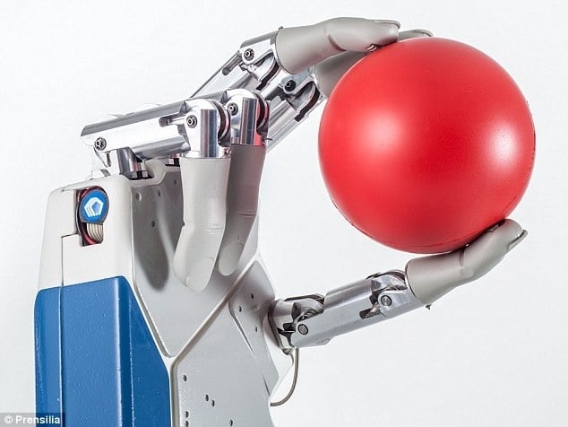 Lista la primera mano biónica que permite la percepción sensorial 1 Lista la primera mano biónica que permite la percepción sensorial 2