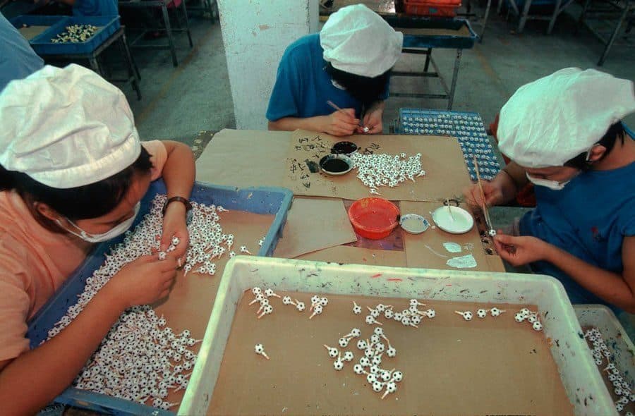 femaleworkersrarelygetm-6117860