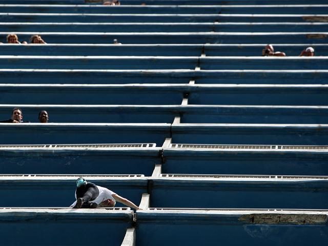 Noticias Curiosas - Alain Robert ´el hombre araña´ francés escaló edificio en Cuba