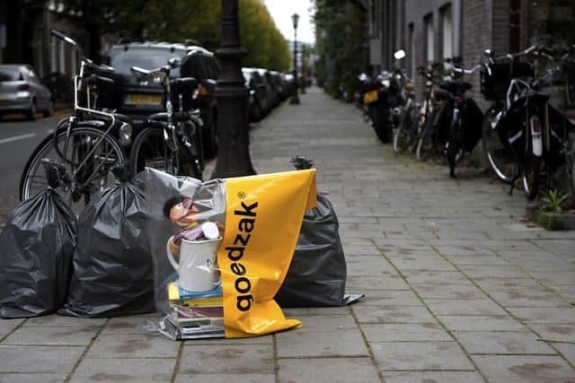 Una bolsa semitransparente para dar una segunda oportunidad a lo que tiramos a la basura