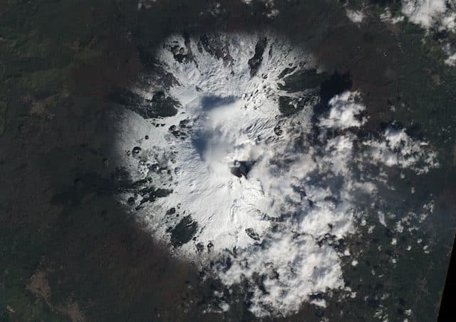 El temido volcán Etna despierta de nuevo, así se ve desde el espacio 3