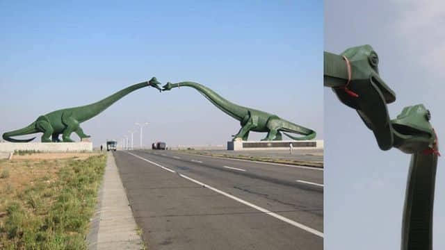 Dinosaurios que se besan, en Erenhot, en la frontera con Mongolia.