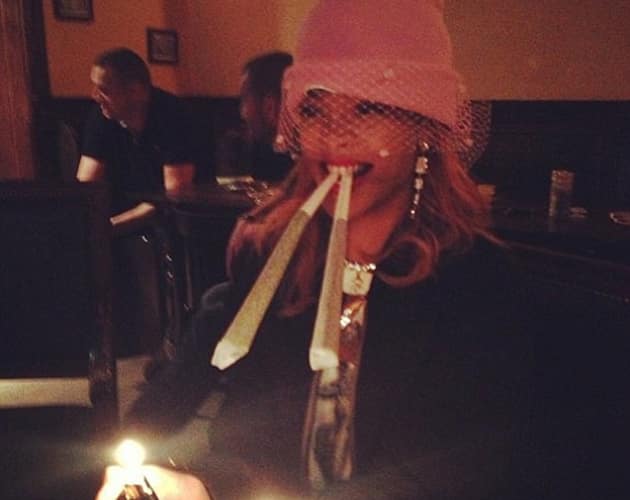 rihanna fumando porros