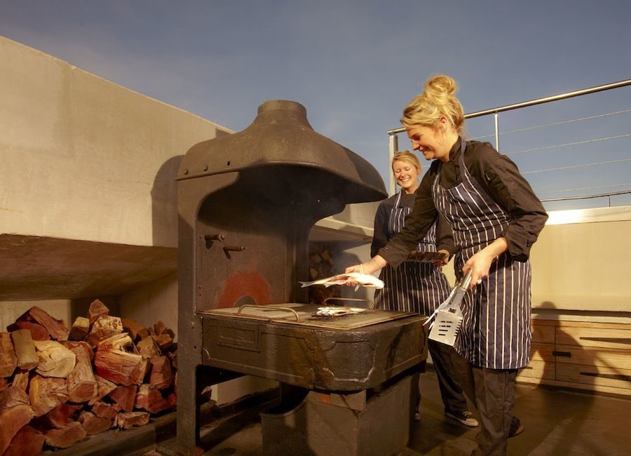 Noticias Curiosas - Una fortaleza en medio del mar convertida en hotel de lujo