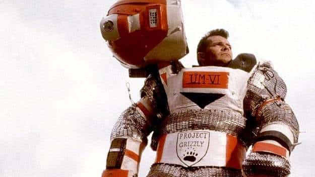 Noticias Curiosas - “Project Grizzly”: el hombre que fabricó un exoesqueleto para vengarse de los osos