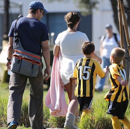 Britney Spears mostró el trasero durante un partido de fútbol de sus hijos 3